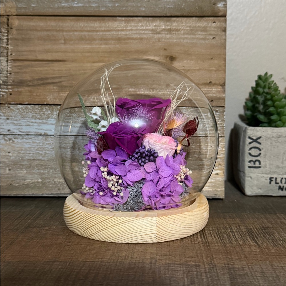 Preserved Roses Gift with LED Light - Picture 3 of 5